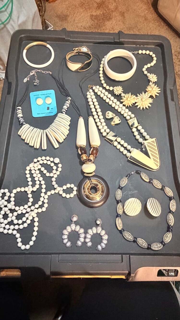 Vintage Mixed Media Artisan Jewelry Lot (13)